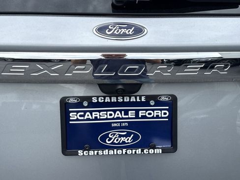 Used 2023 Ford Explorer XLT AWD/4WD image 34