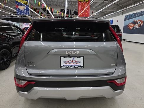 Used 2023 Kia Niro EX FWD image 5