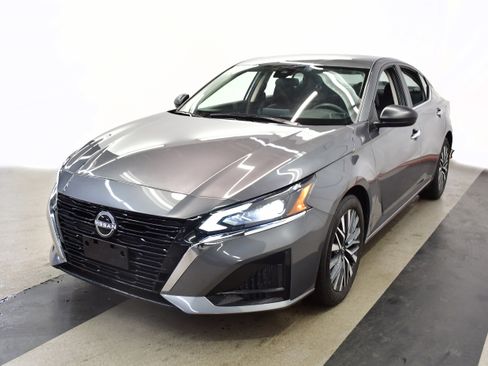 Used 2025 Nissan Altima 2.5 SV FWD image 4