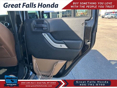 Used 2017 Jeep Wrangler Unlimited Sahara w/ Dual Top Group image 26