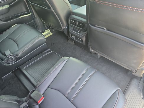 Used 2024 Honda Pilot TrailSport image 12