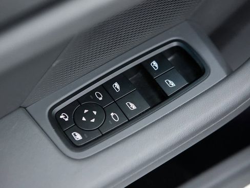 Certified 2022 Porsche Taycan 4S image 18