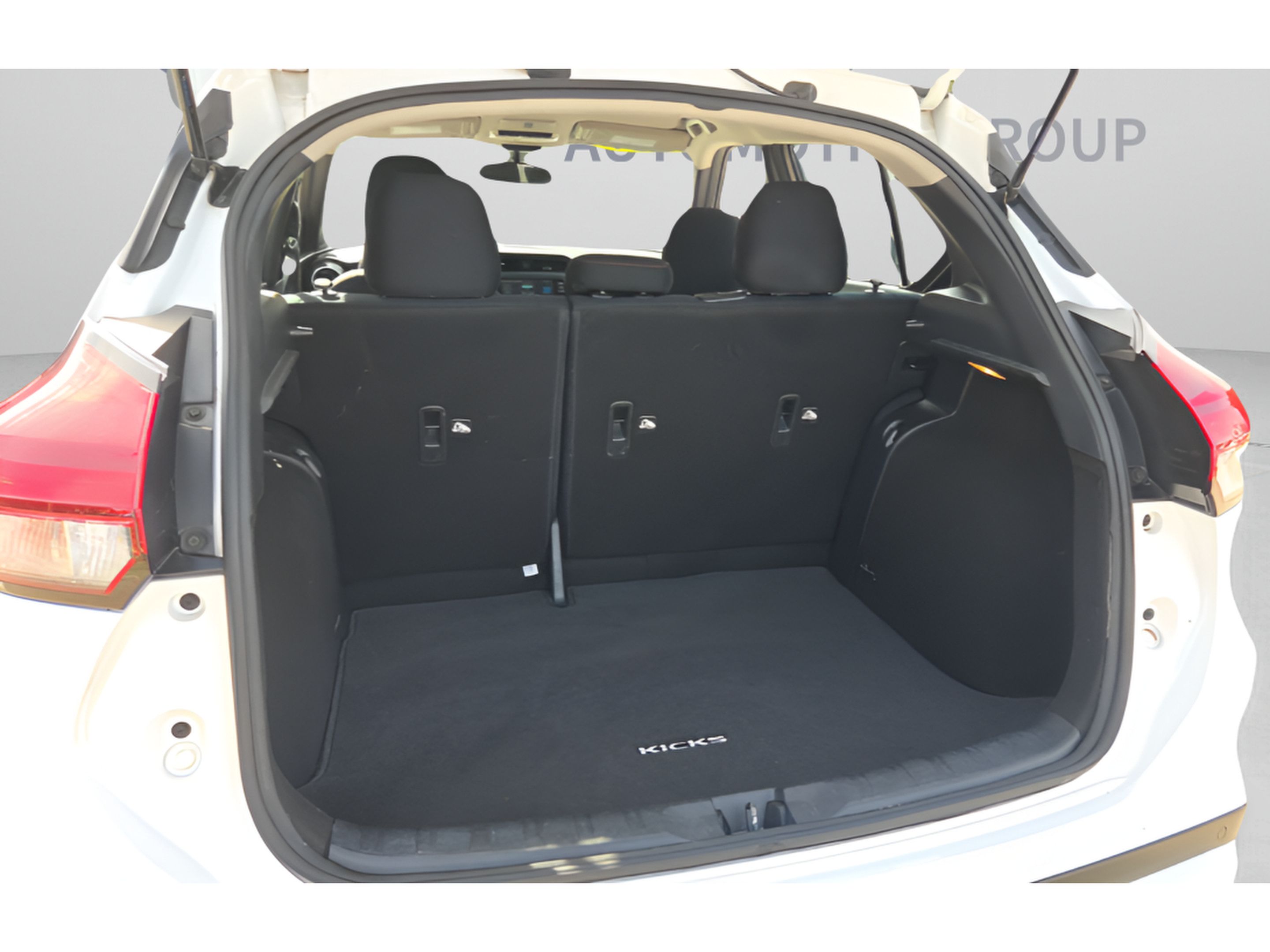 Used 2024 Nissan Kicks SR FWD image 13