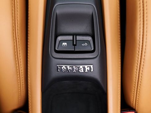 Used 2022 Ferrari F8 Tributo image 82