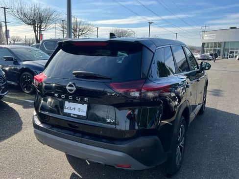 Used 2023 Nissan Rogue SV image 6