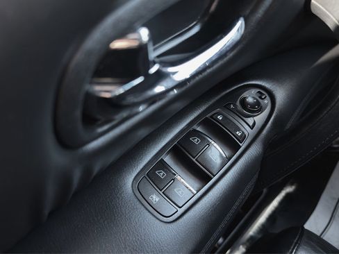 Used 2014 INFINITI QX80 4WD w/ Deluxe Touring Package image 11