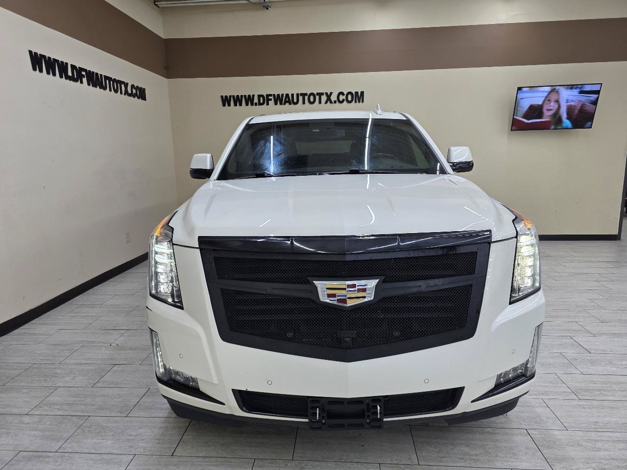 Used 2015 Cadillac Escalade Platinum AWD/4WD image 3