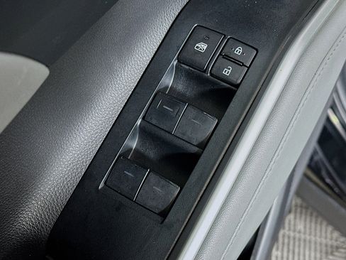 Used 2023 Toyota Highlander XLE image 17