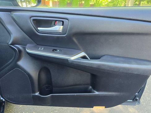 Used 2016 Toyota Camry SE w/ Moonroof Package FWD image 20