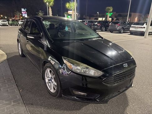 Used 2015 Ford Focus SE image 2