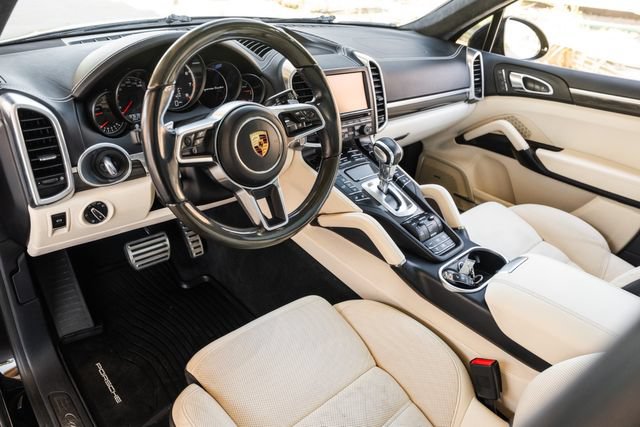 Used 2016 Porsche Cayenne Turbo AWD/4WD image 2