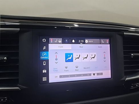 Used 2022 Chrysler Voyager LX FWD image 30