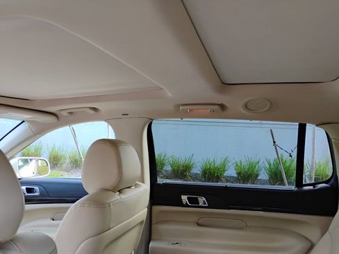 Used 2014 Lincoln MKT FWD image 9