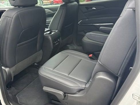 Used 2026 Chevrolet Traverse LT AWD/4WD image 3