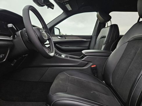 New 2026 Jeep Grand Cherokee Altitude image 11