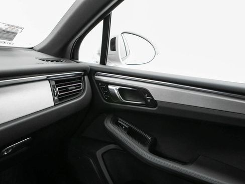 Certified 2026 Porsche Macan AWD/4WD image 30