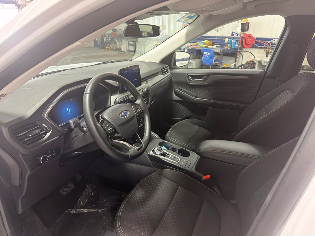 Certified 2025 Ford Escape Active AWD/4WD image 21