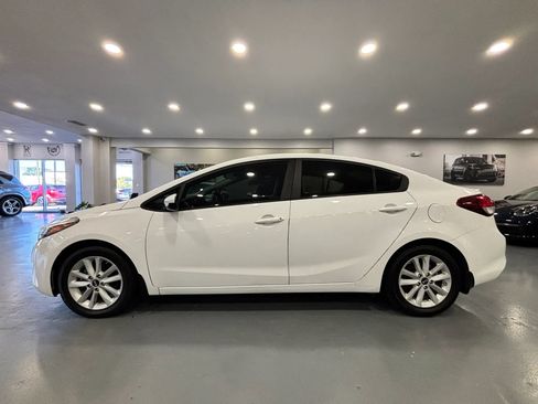 Used 2017 Kia Forte S FWD image 4