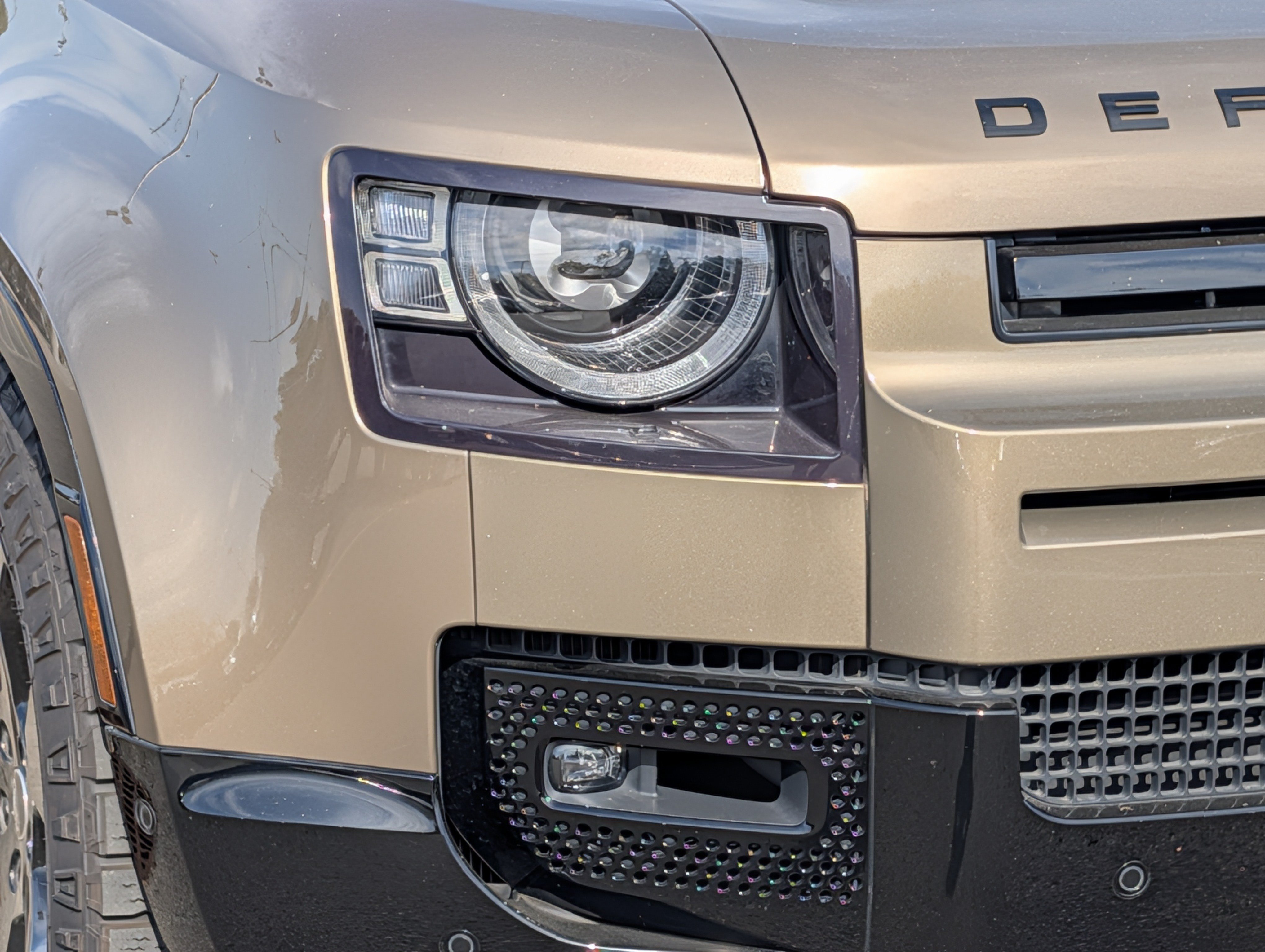 Used 2024 Land Rover Defender 110 X-Dynamic SE AWD/4WD image 9
