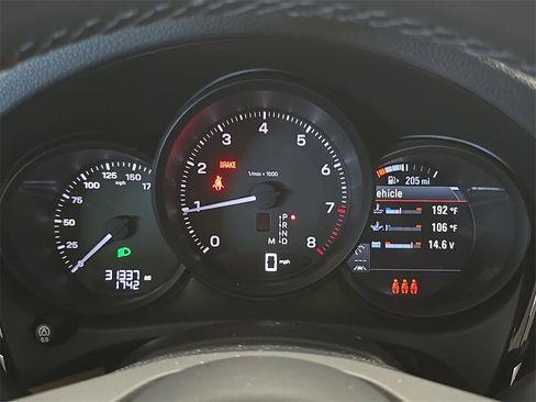 Used 2022 Porsche Macan image 19