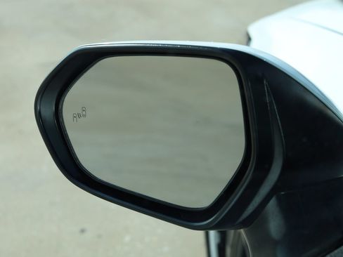 Used 2025 Toyota Camry SE FWD image 10
