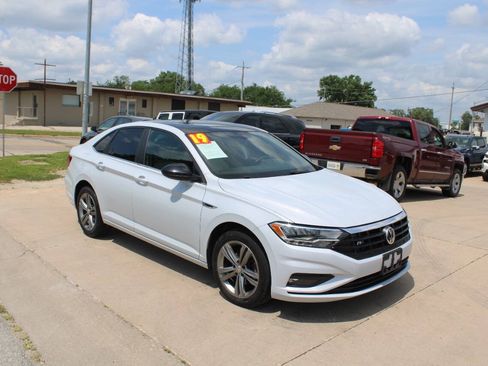 Used 2019 Volkswagen Jetta R-Line FWD image 2