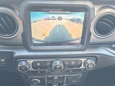 Used 2022 Jeep Wrangler Unlimited Sport image 17