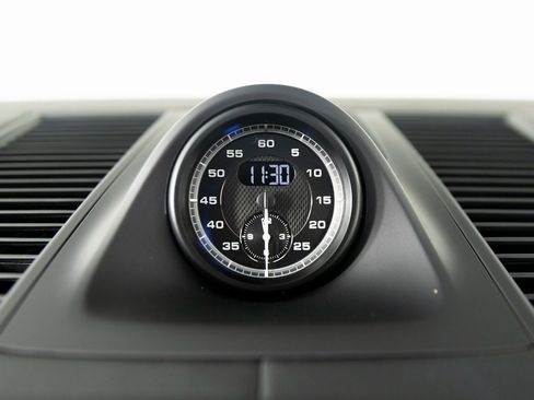 Certified 2025 Porsche Macan Turbo image 24