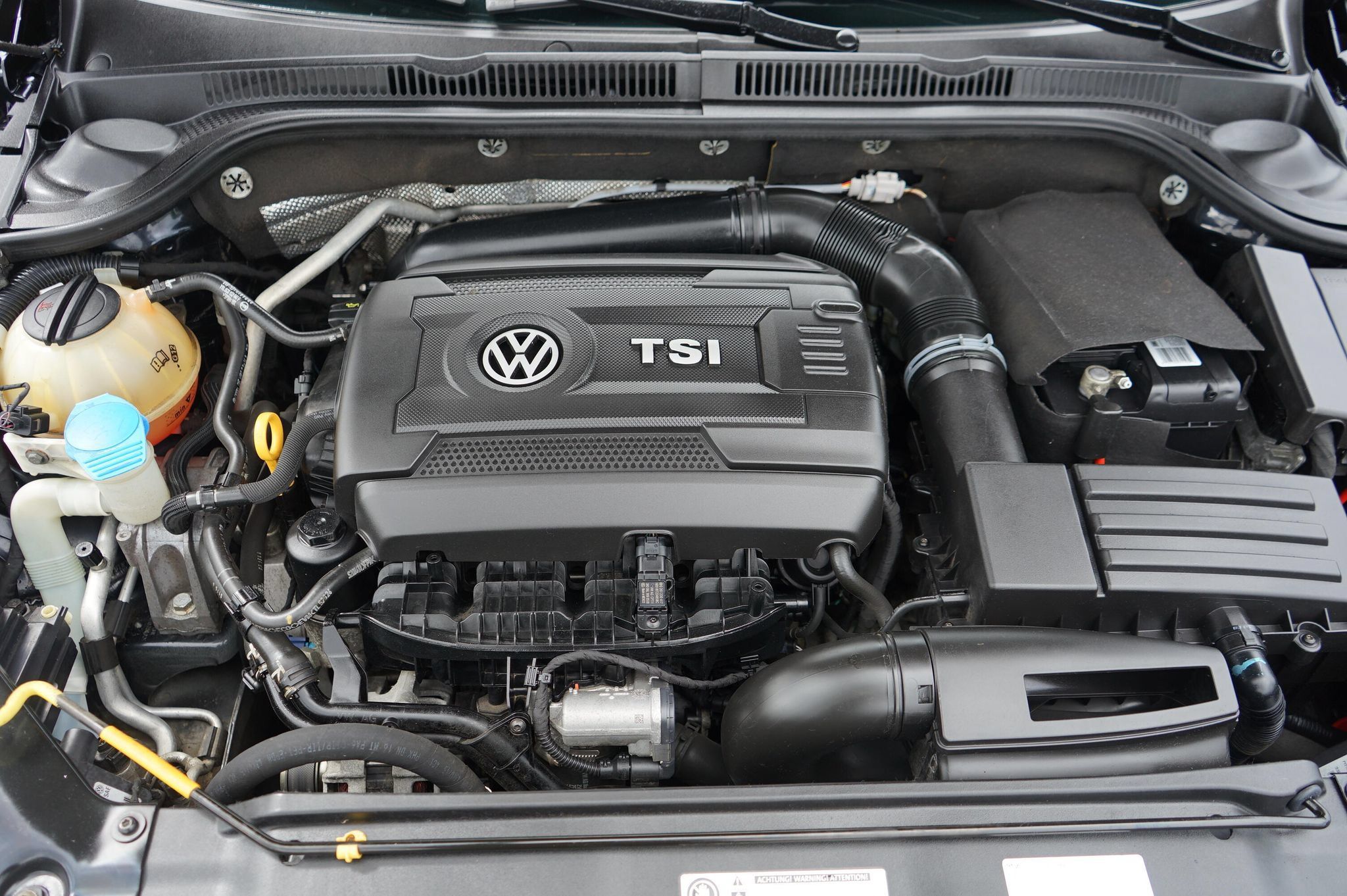Used 2016 Volkswagen Jetta GLI SE FWD image 9