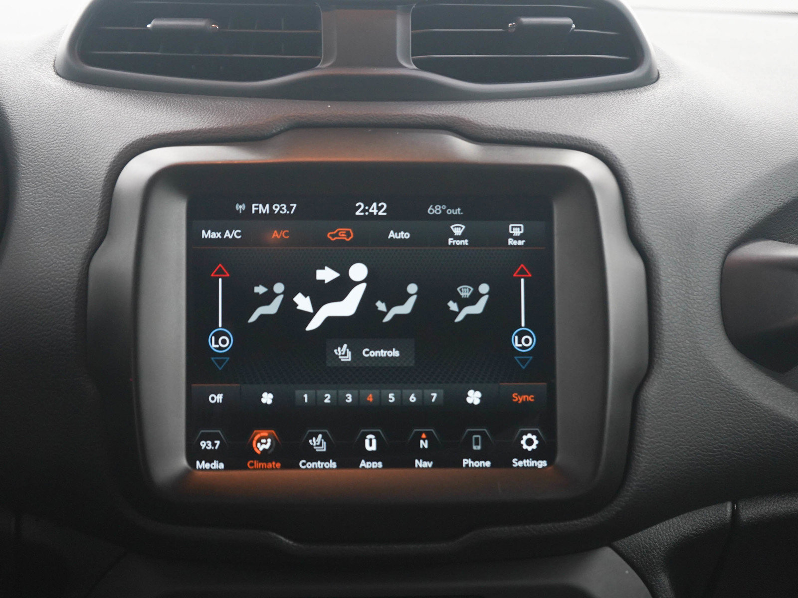 Used 2022 Jeep Renegade Altitude w/ Convenience Group AWD/4WD image 17