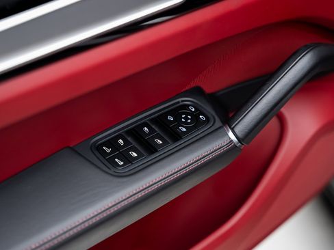 Used 2023 Porsche Cayenne S image 55