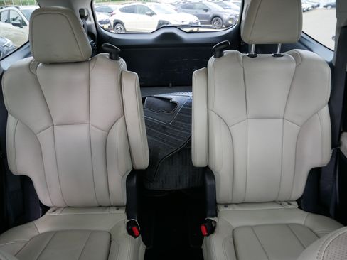 Used 2024 Subaru Ascent Limited w/ Technology Package AWD/4WD image 13