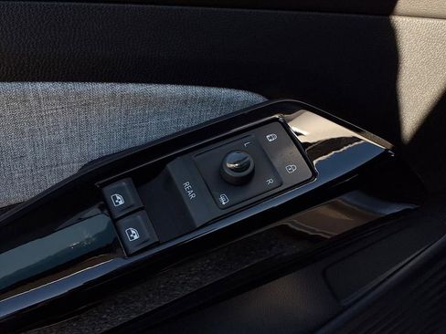 Certified 2023 Volkswagen ID.4 Pro image 18