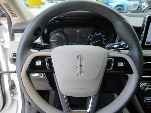 Used 2022 Lincoln Corsair FWD w/ Premium Package image 22