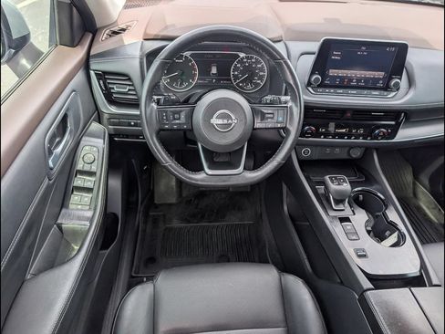 Used 2022 Nissan Rogue SV w/ SV Premium Package FWD image 11