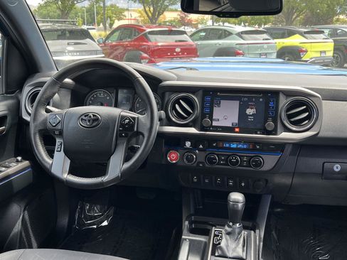 Used 2017 Toyota Tacoma TRD Sport AWD/4WD image 23