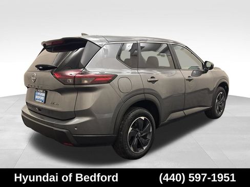 Used 2024 Nissan Rogue SV AWD/4WD image 5