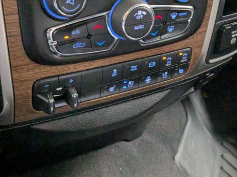 Used 2018 RAM 2500 Laramie AWD/4WD image 21
