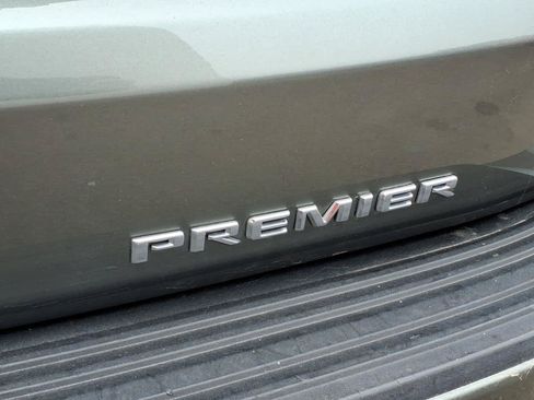 Used 2023 Chevrolet Suburban Premier AWD/4WD image 18