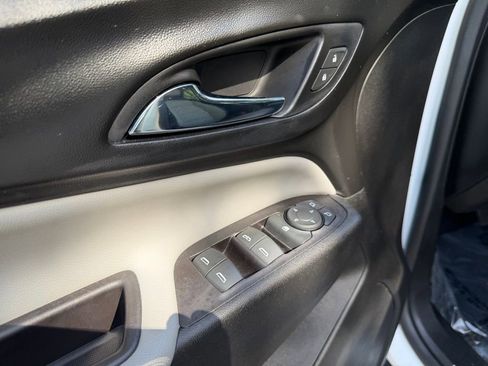 Used 2019 Chevrolet Equinox LS w/ LS Convenience Package image 17