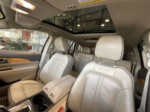 Used 2013 Lincoln MKX FWD image 10