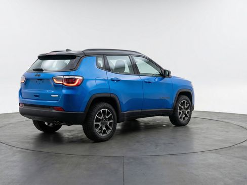 Used 2025 Jeep Compass Trailhawk AWD/4WD image 9