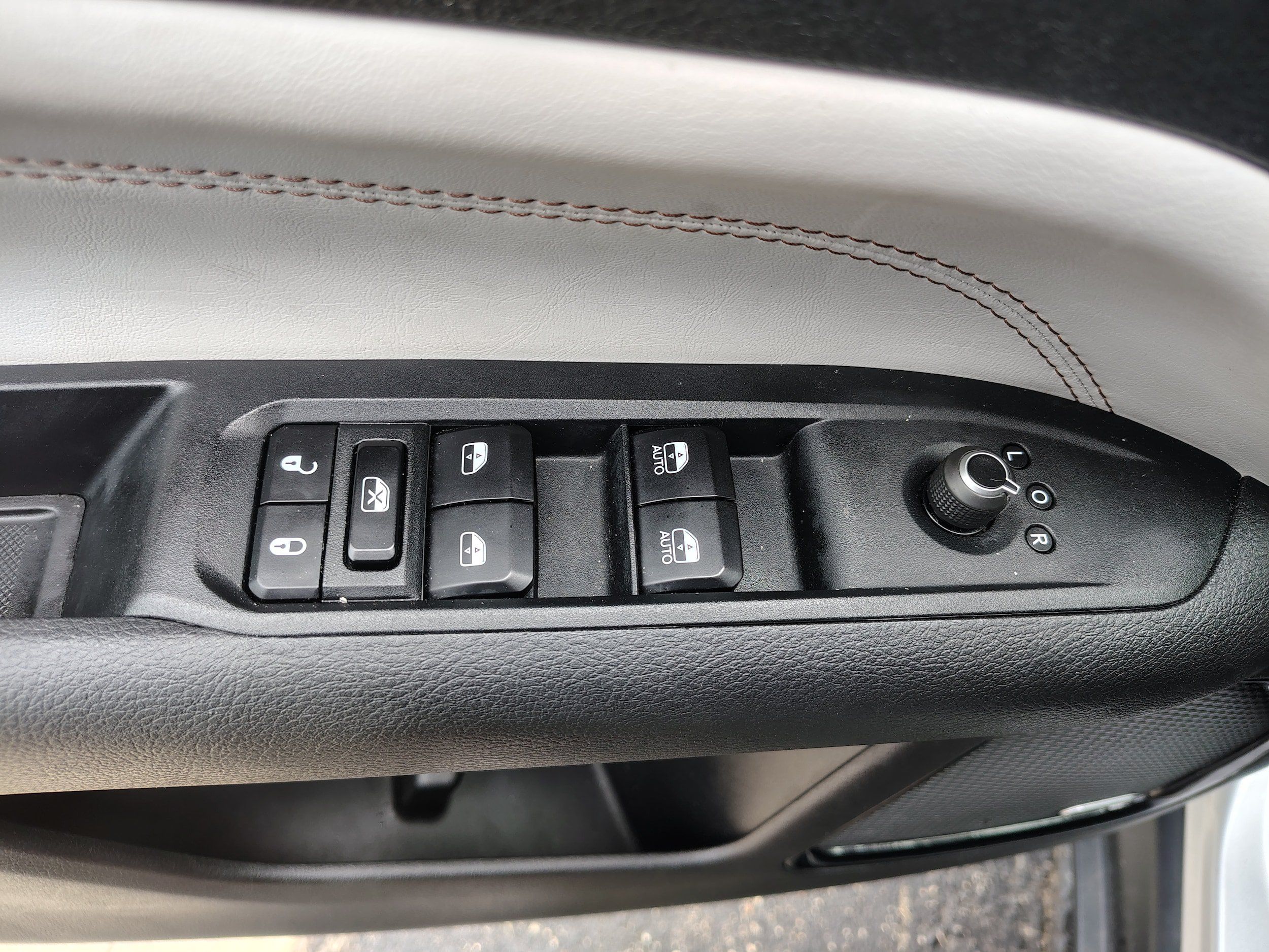 Certified 2024 Jeep Compass Limited w/ Sun and Sound Group AWD/4WD image 20