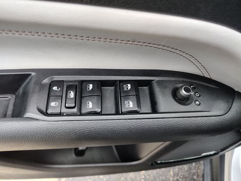 Certified 2024 Jeep Compass Limited w/ Sun and Sound Group AWD/4WD image 20