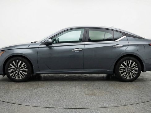 Used 2025 Nissan Altima 2.5 SV image 5