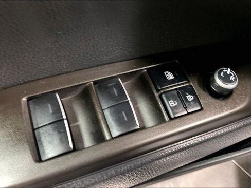 Certified 2022 Toyota Camry XLE w/ Navigation Upgrade Package FWD image 39