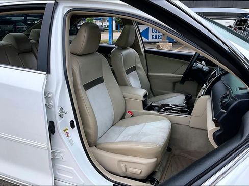 Used 2012 Toyota Camry XLE w/ Leather Pkg FWD image 9
