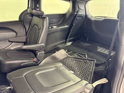 Used 2025 Chrysler Pacifica Select FWD image 20