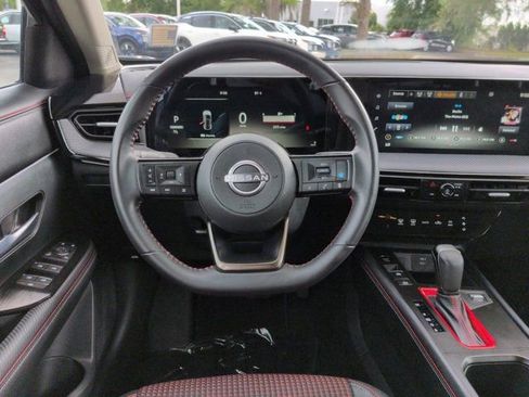 Used 2025 Nissan Kicks SR FWD image 15