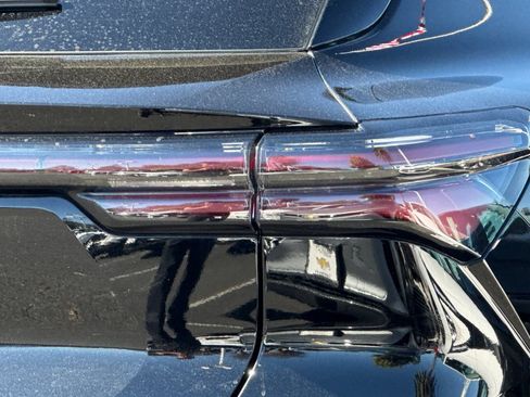 Used 2025 Chevrolet Equinox EV LT w/ Convenience Package image 46